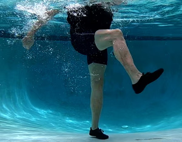 Grounded Aquatic Fitness Class Image